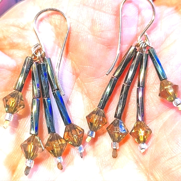 Svarowski beads on 14k rolled gold earrings in hand painted gift box - Picture 4 of 5